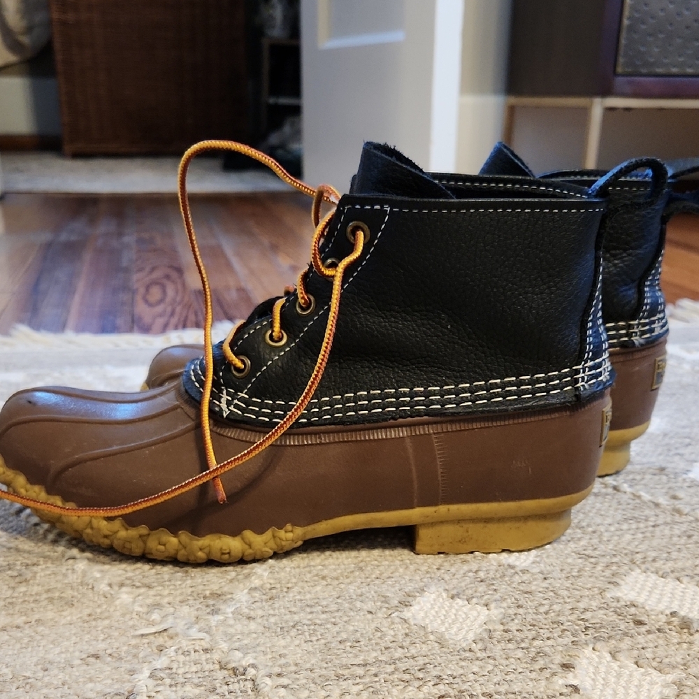 EUC LL Bean Black Leather Brown Rubber Gum Sole Bean Boots